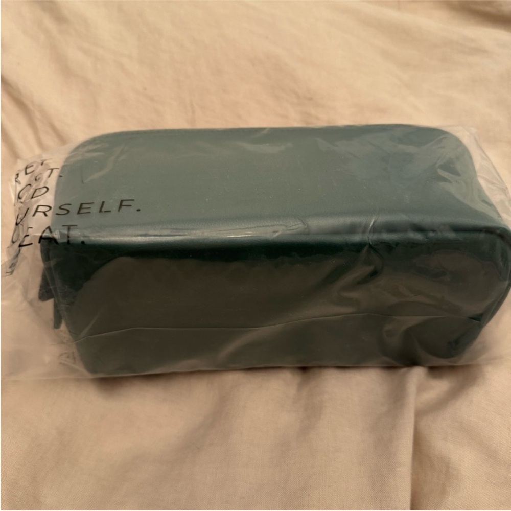 BEIS x Wicked Green Toiletry Bag nwt - Picture 6 of 8